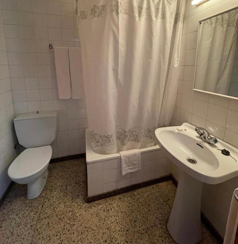 Hostal Ter سيتكاساس المظهر الخارجي الصورة
